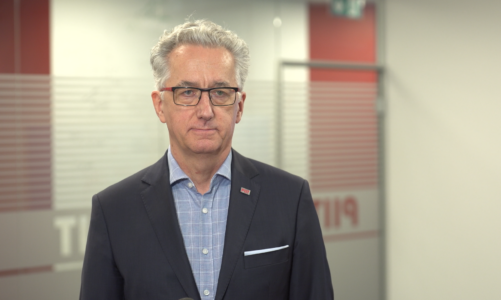 technologia-komunikacja-foto Rośnie akceptacja Polaków dla rozwoju telekomunikacji, w tym 5G. Wciąż jednak pokutuje wiele mitów na temat pola elektromagnetycznego